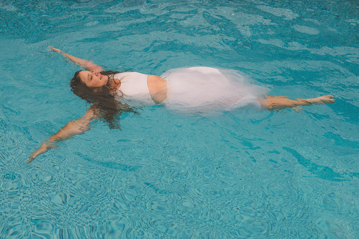 rachel-bell-photography-wedding-maine-woodlands-forest-bride-groom-florals-pool-35